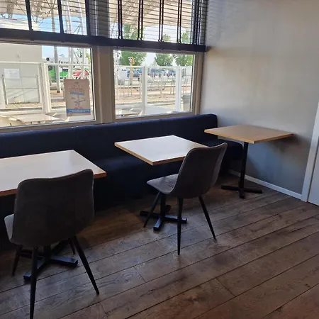 Logies De Kaai Bed & Breakfast 3*